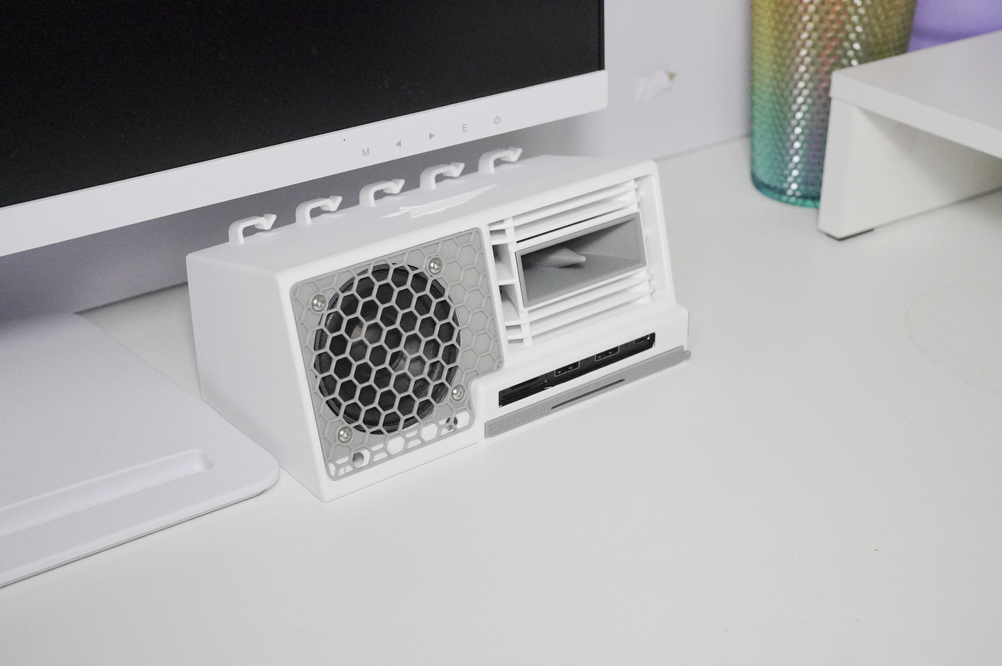 ArenaSound CreatorDoc | Ultra USB Hub Gear for Creators | m.2 NVME SSD, SD/TF, USB 2.0 & USB C Ports | White & Gray