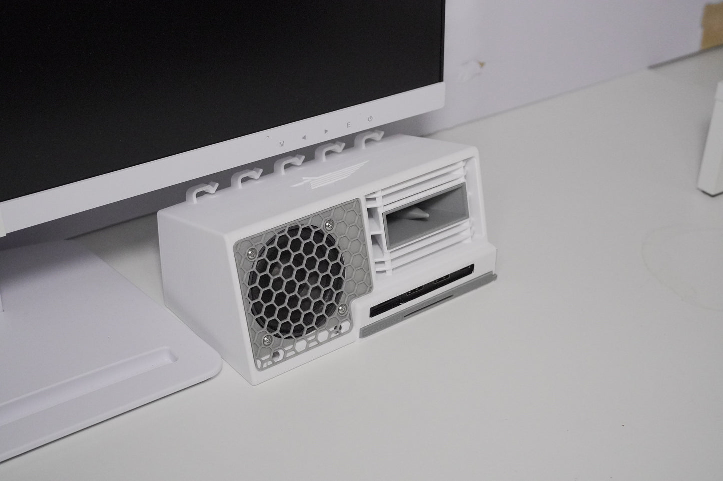 ArenaSound CreatorDoc | Ultra USB Hub Gear for Creators | m.2 NVME SSD, SD/TF, USB 2.0 & USB C Ports | White & Gray