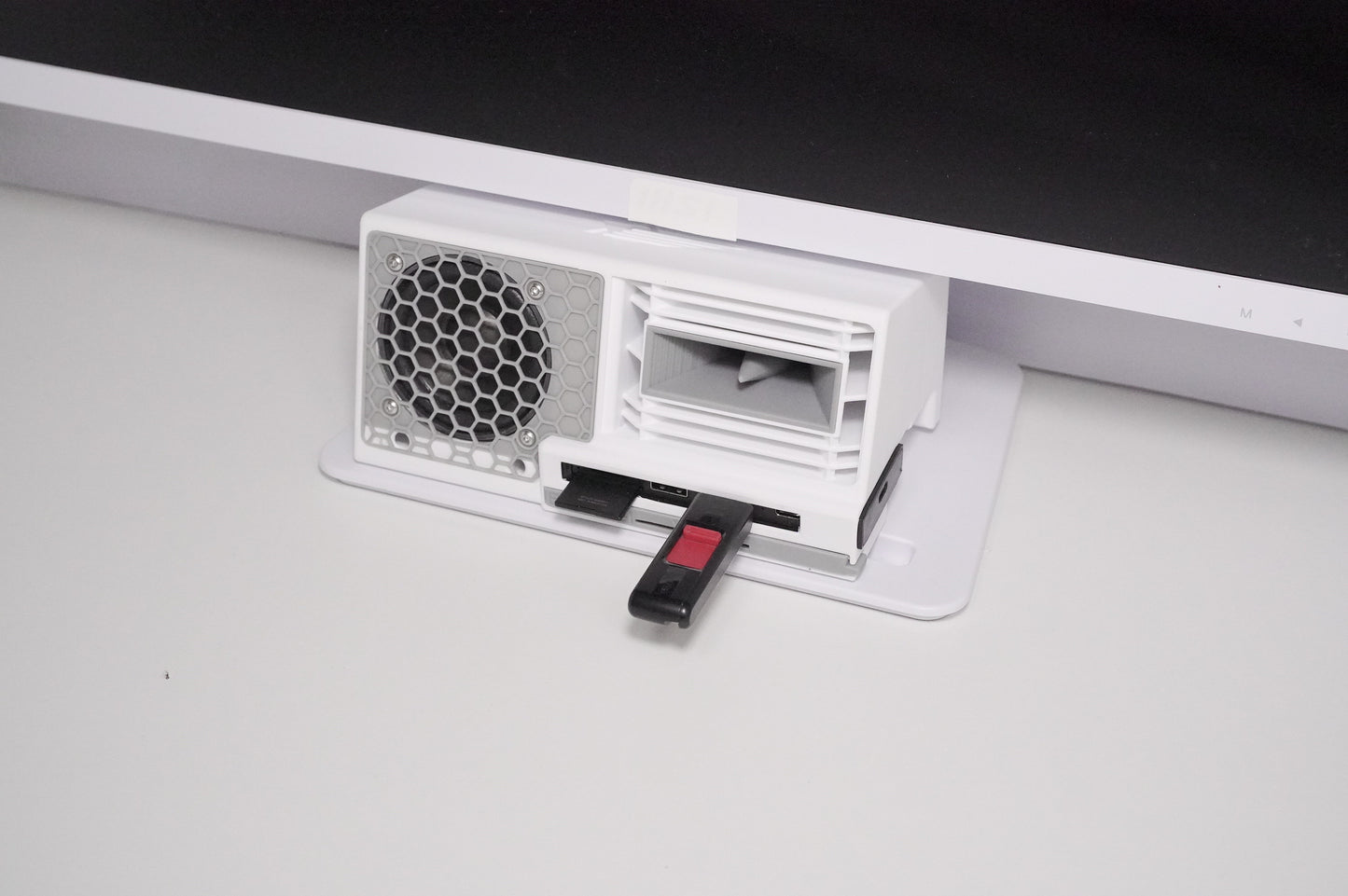 ArenaSound CreatorDoc | Ultra USB Hub Gear for Creators | m.2 NVME SSD, SD/TF, USB 2.0 & USB C Ports | White & Gray