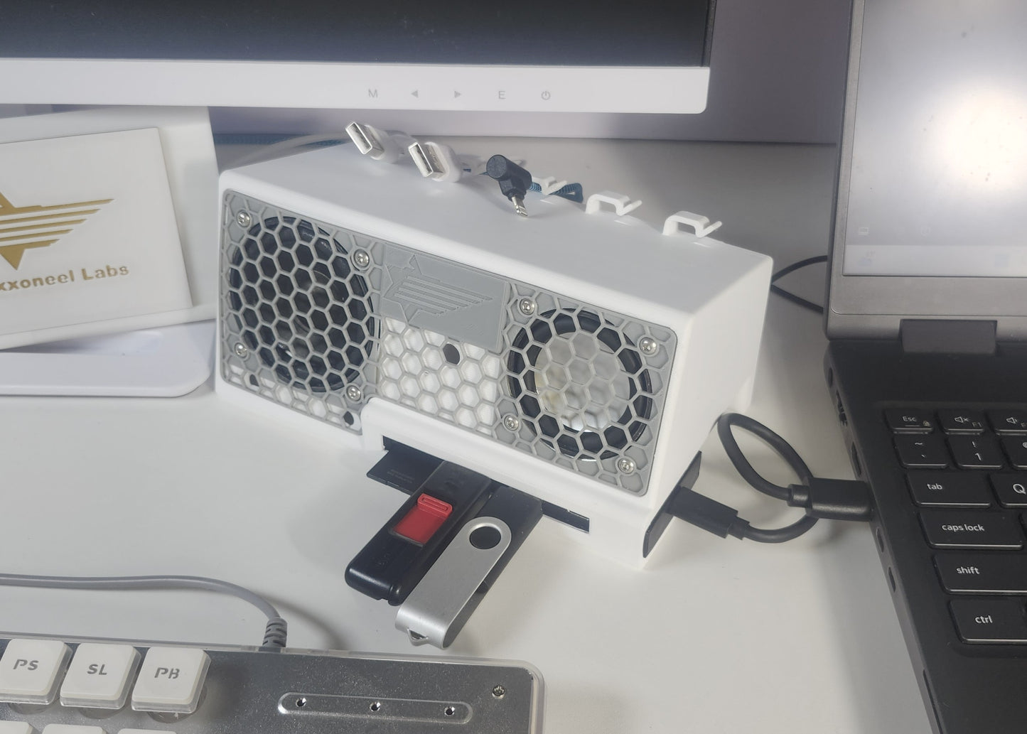 Reference Audio Speaker Deck with M.2 NVME SSD USB Hub Computer Speaker