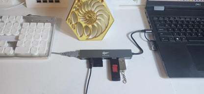 8 in 1 USB C Hub & Multiport Adapter Laptop Docking Station with Usb-A, Usb-C, SD.TF Card Reader, 3.5mm Audio Jack Power Delivery