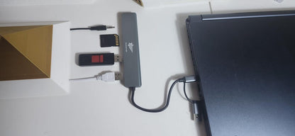 8 in 1 USB C Hub & Multiport Adapter Laptop Docking Station with Usb-A, Usb-C, SD.TF Card Reader, 3.5mm Audio Jack Power Delivery